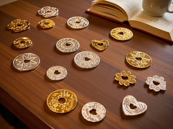 Médaillons Magiques GrigriMagic – bijoux talismans dessinés à la main en France, symboles d’âme et d’intention.