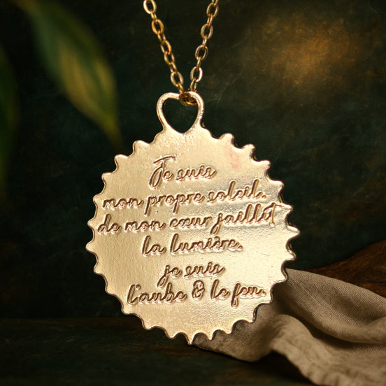 grigri magic médaillon doré, soleil et citations